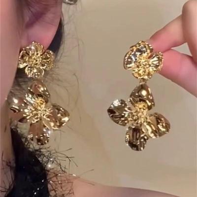 Silver Needle Elegant Flower Stud Earrings - European & American Design, Versatile High-End Luxury, Niche Style for Women