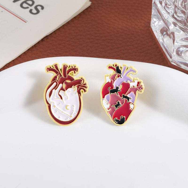 Katzenherz Emaille Anstecknadeln Kundenspezifische Voller Katzen Broschen Reversabzeichen Kleidung Tier Schmuck Geschenk für Katzenliebhaber