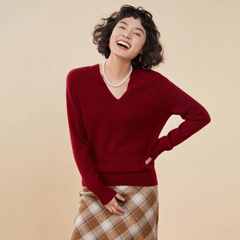 Women's Candy Color V-Neck Cashmere Sweater - Fashionable Knit Base Layer for Autumn/Winter 2025.