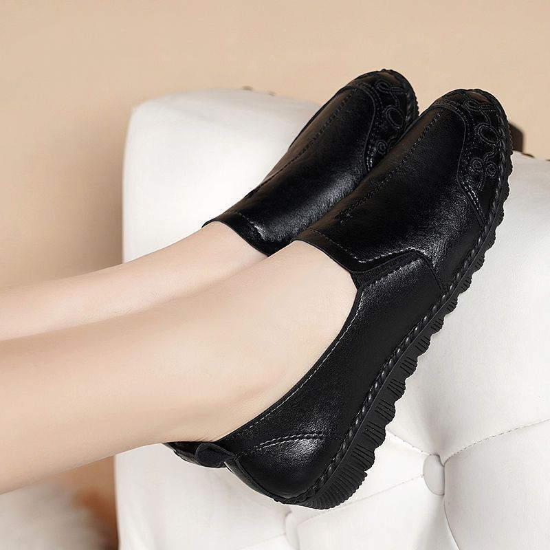 Soft leather hand-sewn soft leather soft sole non-slip mother women's shoes comfortable middle-aged shoes flat casual single shoes women