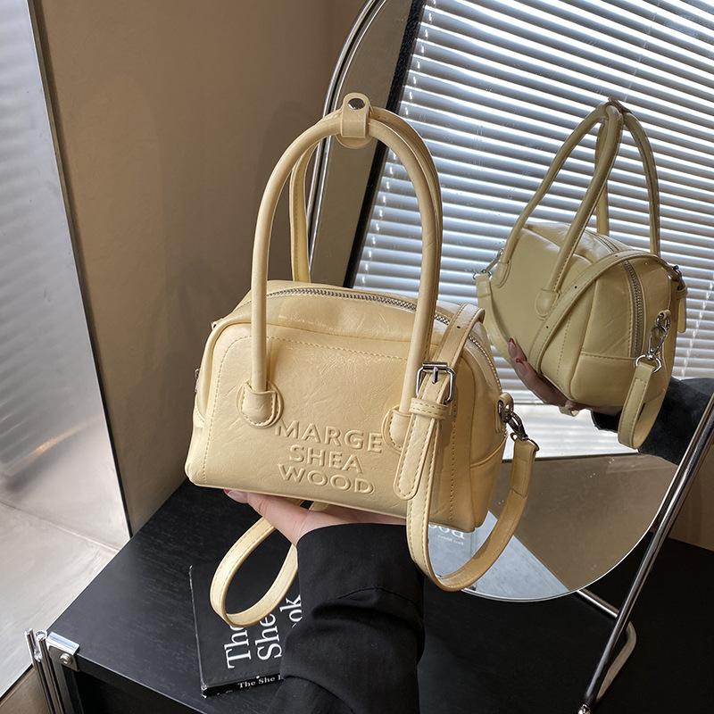 High-end Small Bag Women's New Fashion Versatile Messenger Bag Popular Portable Pillow Bag