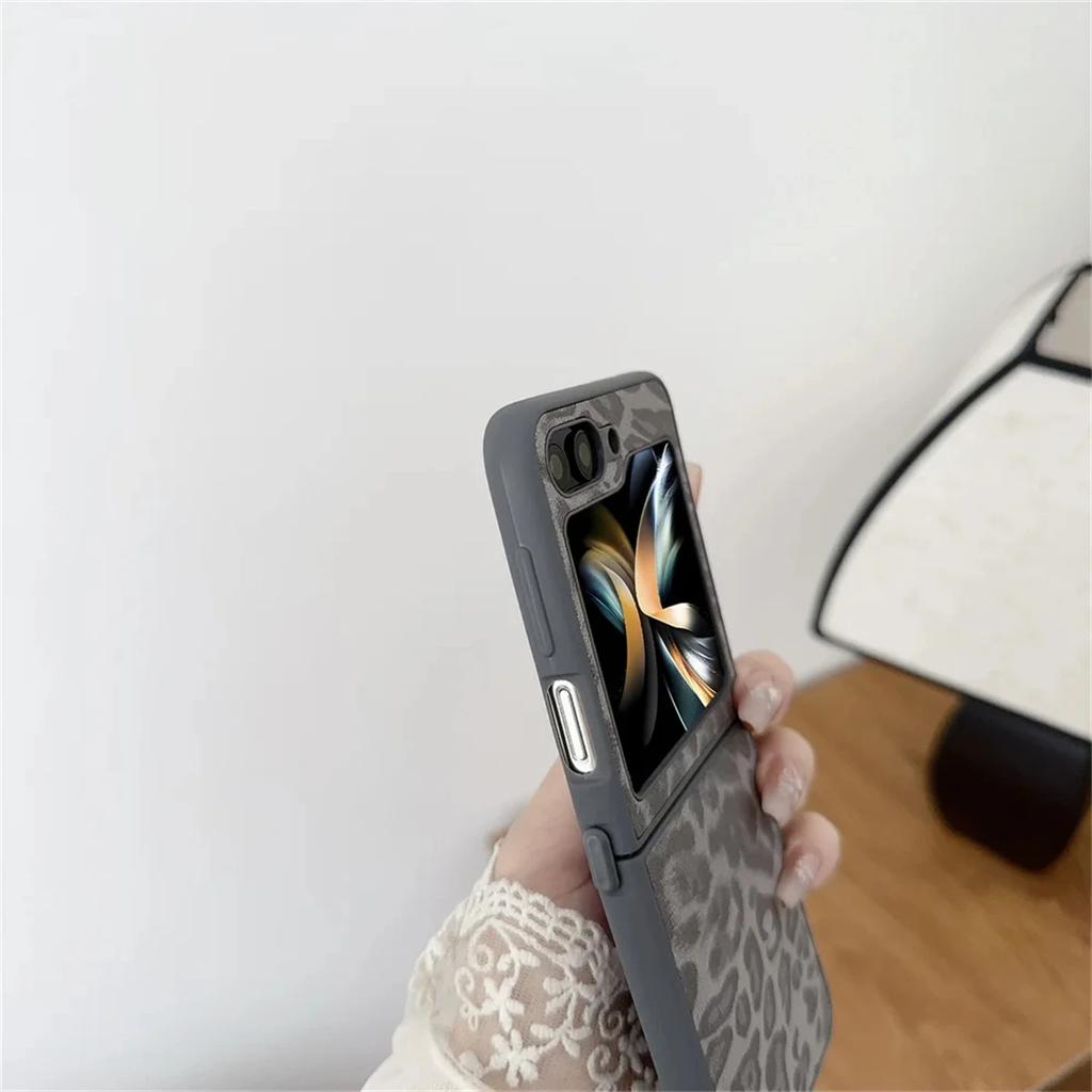 Fashion Leopard Print Phone Case for Samsung Galaxy Z Flip 6 Z Flip 5 Z Flip 4 Z Flip 3 Ultra Thin Leather Shockproof Case