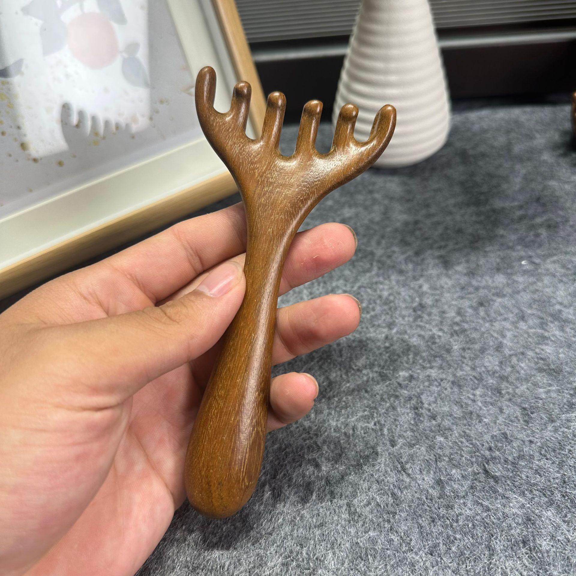 

Массажер в виде рога из золотого сандала с пятью когтями и гребень для меридианов кожи головы