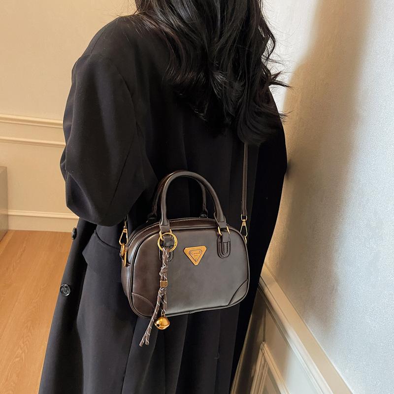 Handheld women's bag shoulder messenger bag fashion handbag bag 2025 autumn and winter new bag women