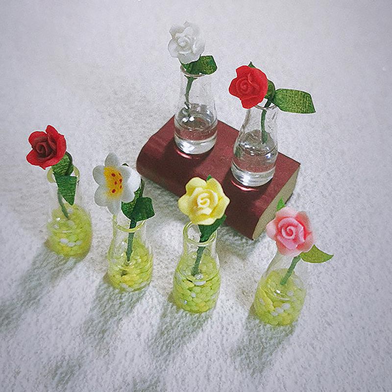 1Pcs Mini Rose Lily Flower Vase Model With Small Flower Doll House Furniture Scene Doll House Accessories Floral Decorations