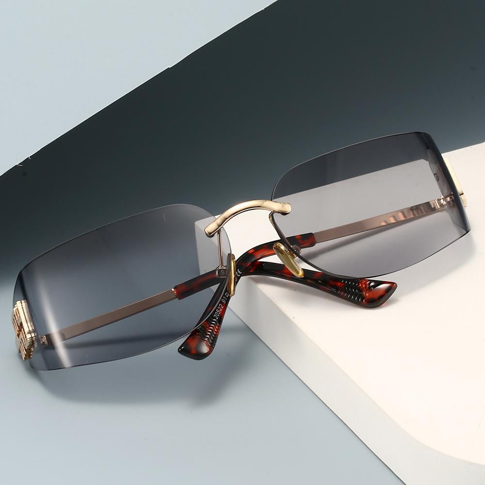 2026 New High End Sunglasses Women Frameless Curved Integrated Sun Glasses for Eye Protection and Sunscreen Travelling Hiking