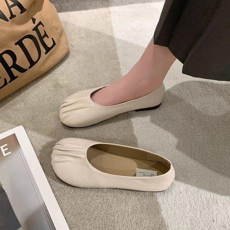 Soft-soled pregnant women's pleated flat-soled Doudou shoes, new non-slip shallow single shoes, comfortable grandma shoes