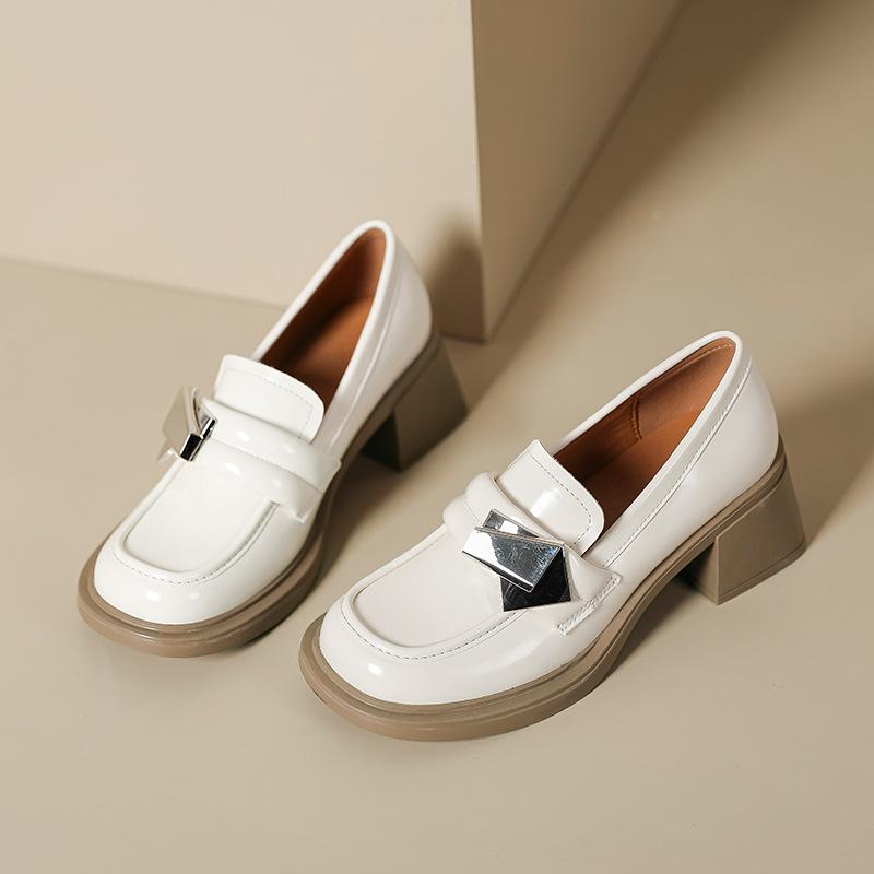 Spot second hair white silver buckle loafers women's 2025 spring new leather British style thick heel small leather shoes