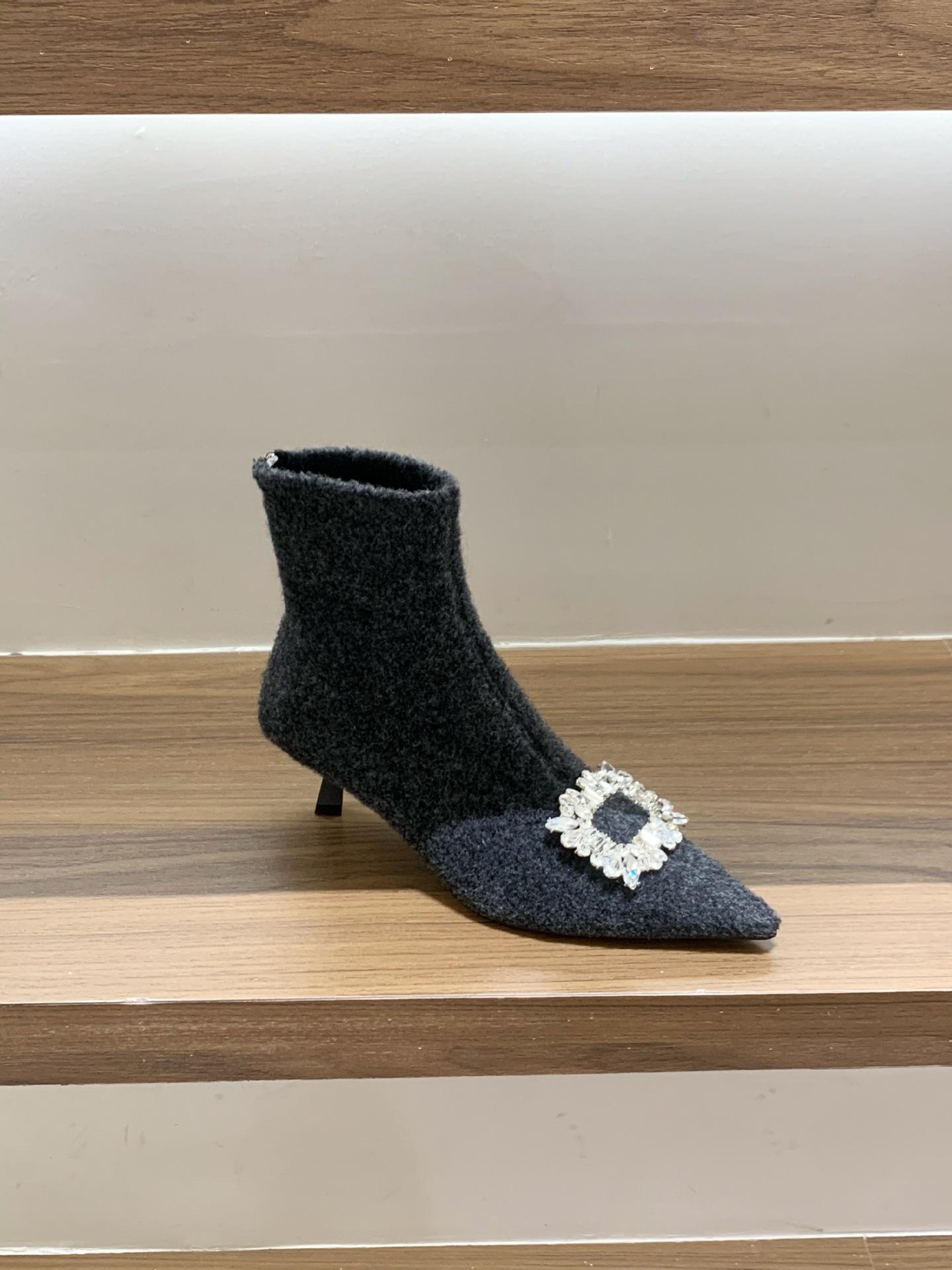 

Pointed high-heeled thin boots rhinestone short boots women s shoes 2025 new autumn and winter velvet gray French small ankle boots 39