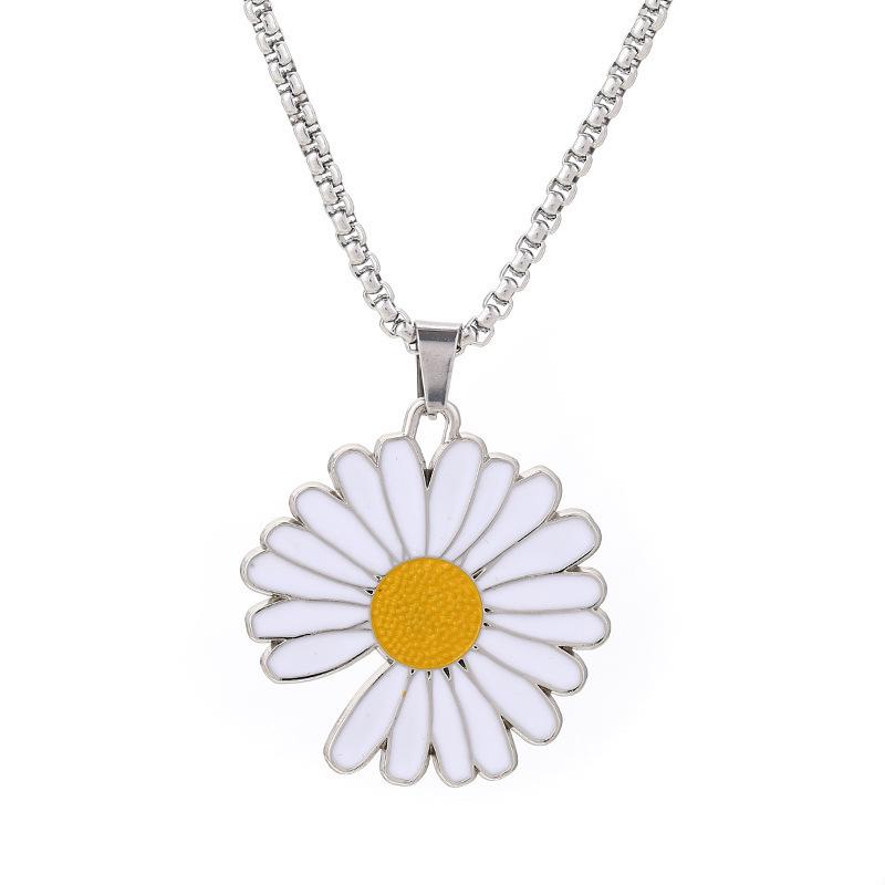 Trendy Daisy Titanium Steel Necklace: Unisex Hip-Hop Flower Pendant Inspired by G-Dragon