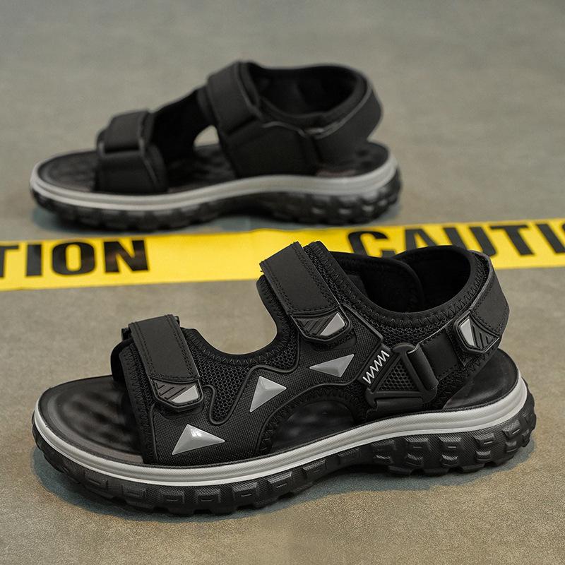 

Sandals men s new summer wear, light driving and stepping on shit, seaside wading students sports and leisure beach shoes 39
