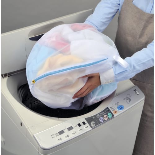 Daiya Large Round Laundry Net, 40cm Diameter, for Bulk Washing of T-Shirts and Towels, Excellent Lather, Removes Dirt, Prevents Lint, Includes Name Ta