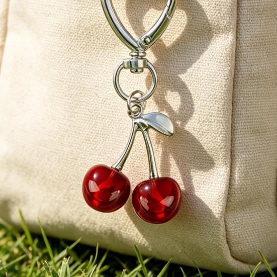 Keychain Pendant, Cherry Pendant Key Holder with Hearts Buckle, Alloy Polished Surface Backpack Charm Pendant for Women Accessories