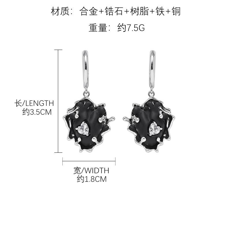 Dark Wind Heart Earrings Light Luxury 2025 Earrings Niche Neutral Cold Wind Ear Buckles