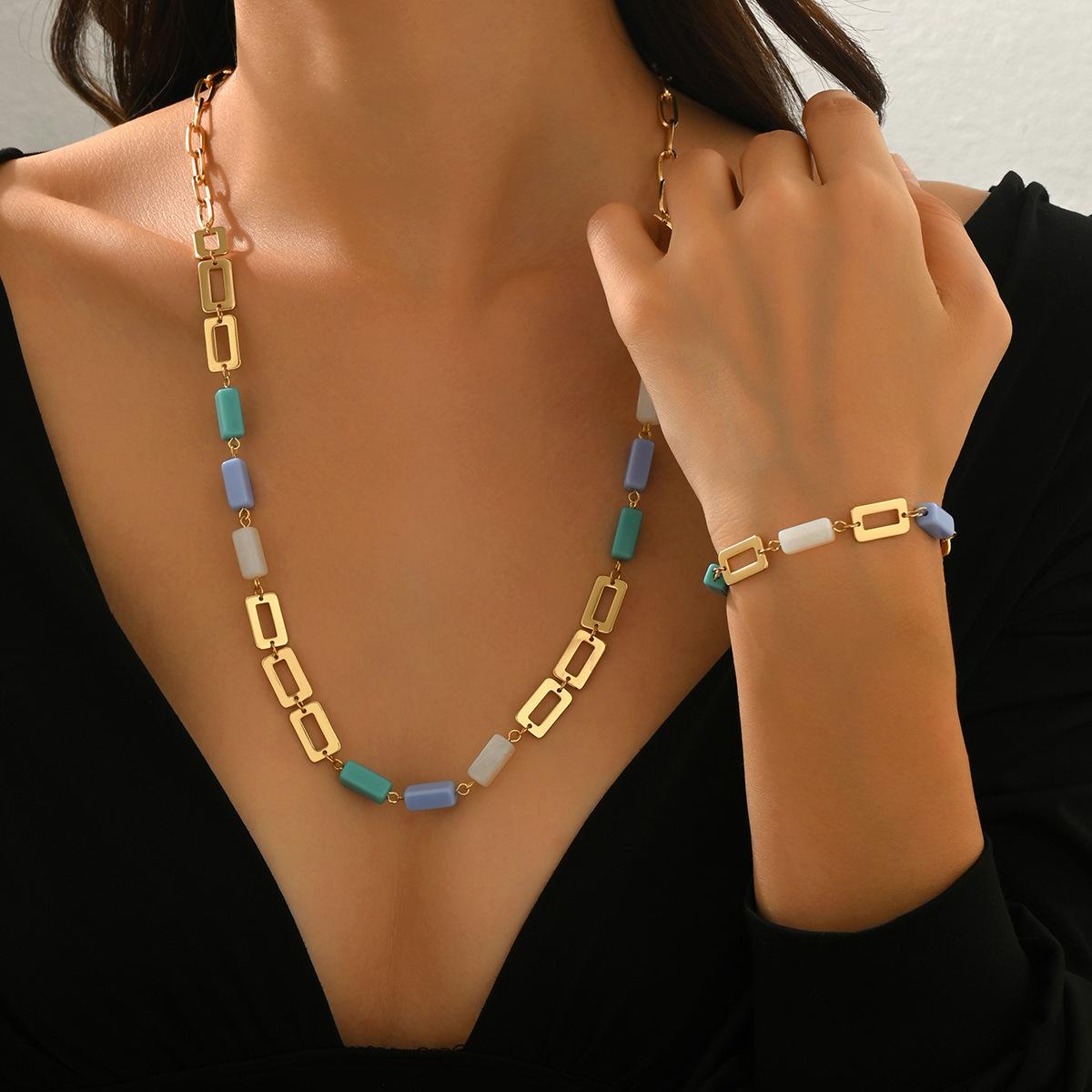 

Модные украшения для женщин разноцветный