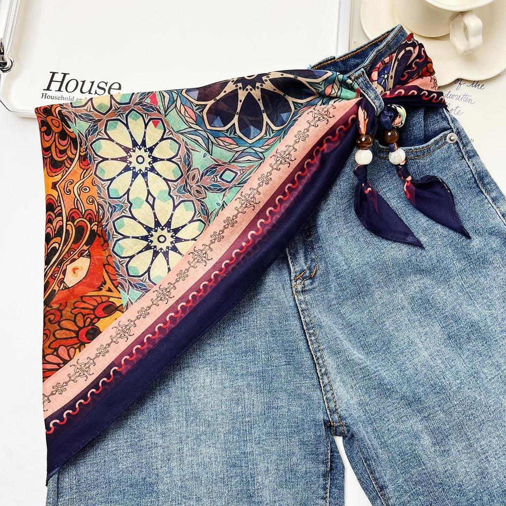 Retro Ethnisch Geschichteter Dreieckiger Seidenschal: Vielseitiger Gürtel, Kopftuch und Taillenaccessoire