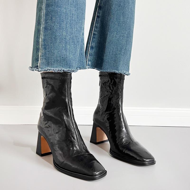 2025 Vinter Dam Franska Retro Ankelstövlar, Handnarvat Mjukt Läder, Liten Storlek, Grov Klack, Smickrande Stil