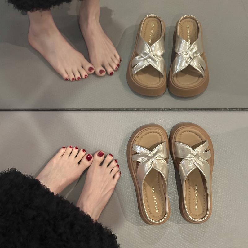 

Platform slippers women s summer wear 2025 new fashion fairy wind cross beach shoes small people go out sandals 40 шампанского