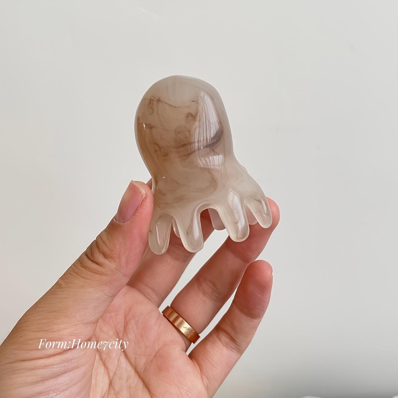 

1 шт. Массажер для головы ручной из смолы в форме осьминога, расческа для кожи головы для шеи и плеч, прочный эргономичный массажный инструмент для домашнего использования, уникальный массажный инструмент