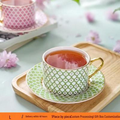 Sedmibarevná pozlacená sada šálků na čaj a kávu z kostního porcelánu s podšálky