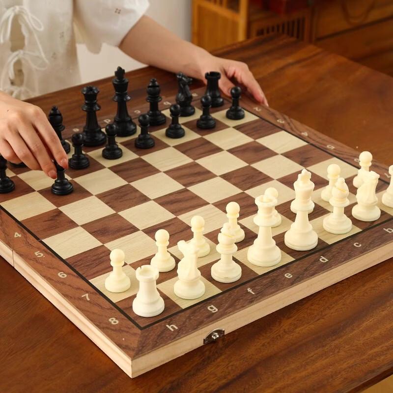 Foldable Magnetic Wooden Chess Set