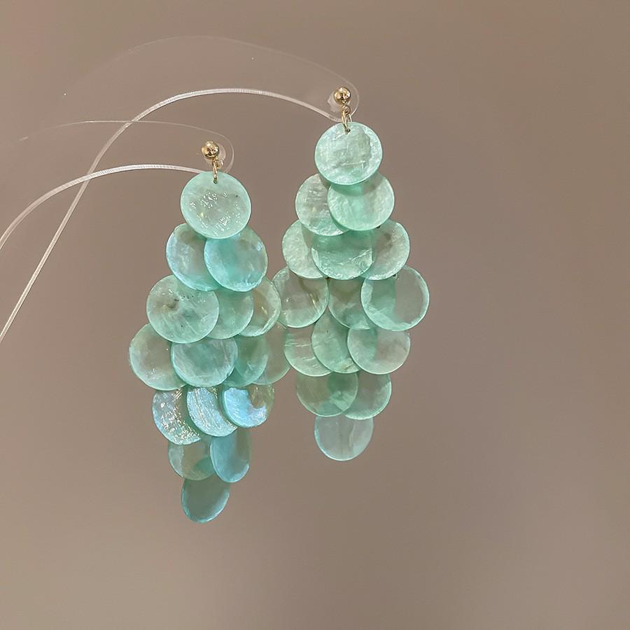 French Round Shell Tassel Stud Earrings: Retro, Exaggerated Style for a Unique Fashion Statement.