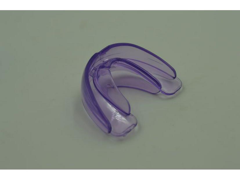 Ortodontický chránič zubů pro rovnání zubů a box