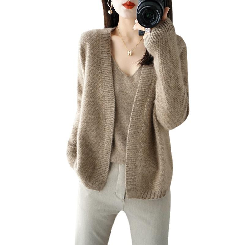 Design Sense Niche Autumn and Winter New Temperament Knitted Cardigan Women's Fashion Versatile Loose Sweater Jacket