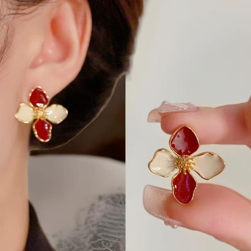 Retro Hong Kong Drip Oil Flower Earrings: Elegant, Luxurious, Versatile, and High-Quality Ear Studs.