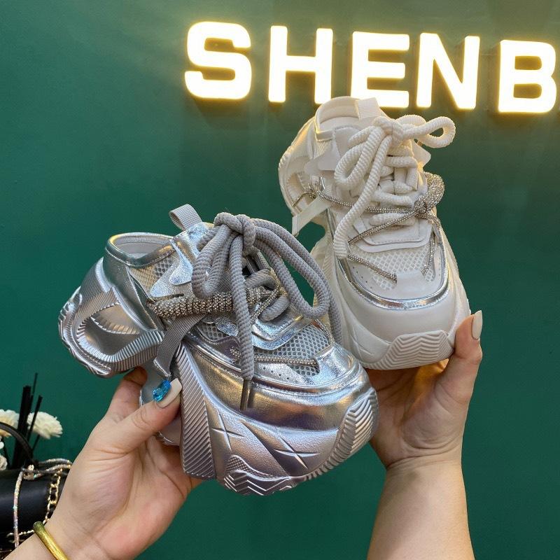 European ultra-light thick-soled dad shoes women's half-drag women's shoes 2025 autumn new small people increase in height lazy bag head drag