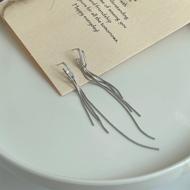 

Elegant Face-Slimming Long Tassel Earrings: Chic, Lightweight, and Luxurious Women s Studs