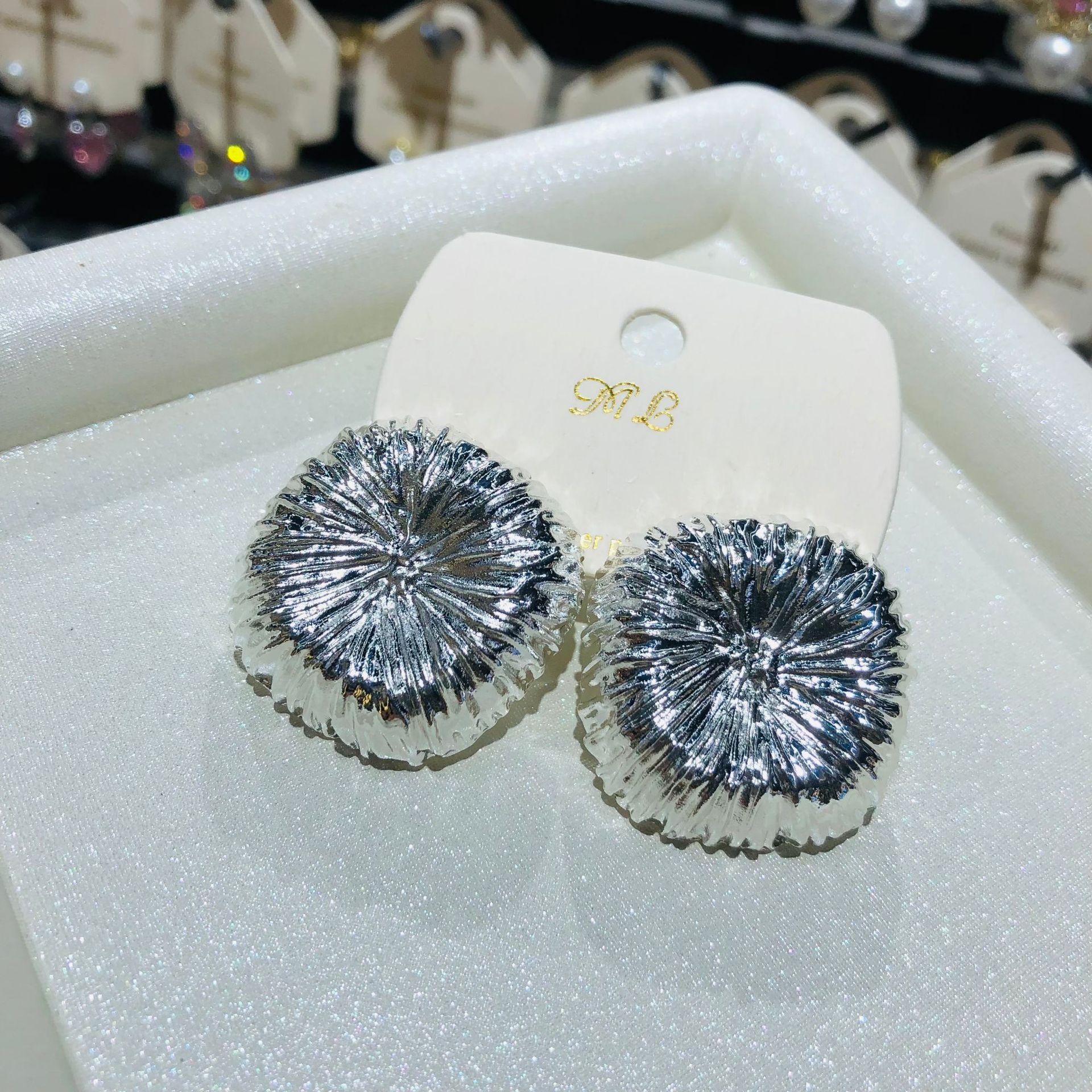 

Bloom Fireworks Round Ball Shape Earrings Bohemian Creative Metal Flower Stud Earrings for Women Ladies Retro Court-Style Jewelry Accessories срібний