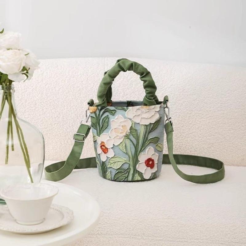 

Oil painting flowers, advanced sense, crossbody folds, hand carrying bucket bag, women s bag illustration, literary women s bag, watercolor creativity Middle