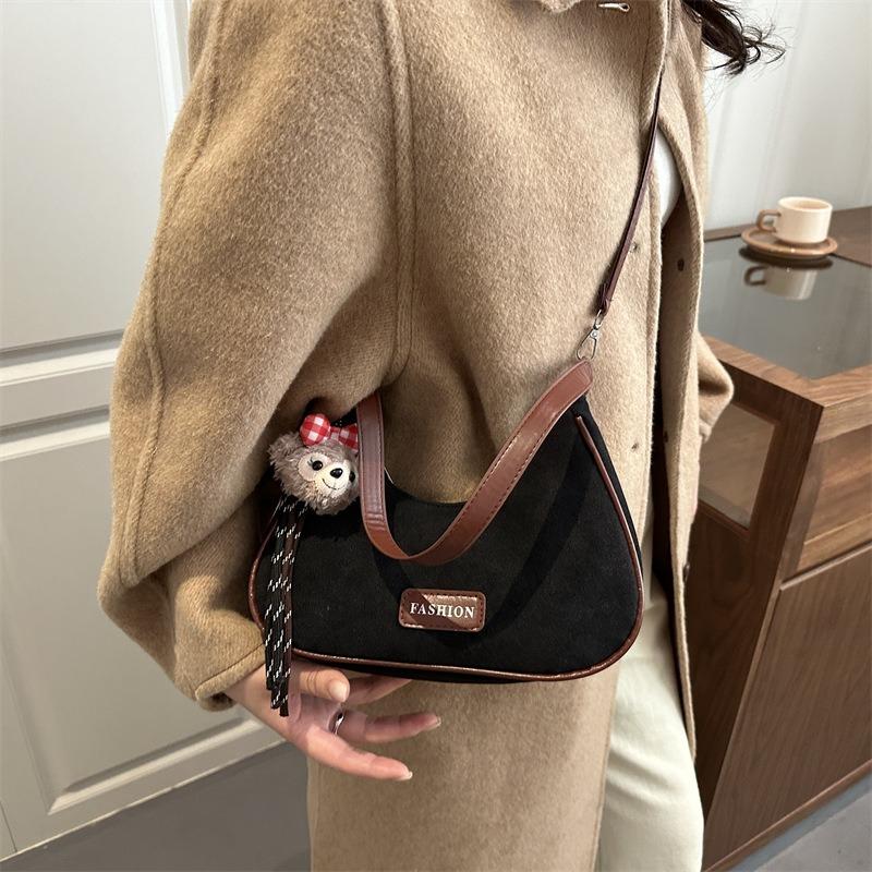 Niche bag women's new spring messenger bag fashionable and fashionable portable dumpling bag women