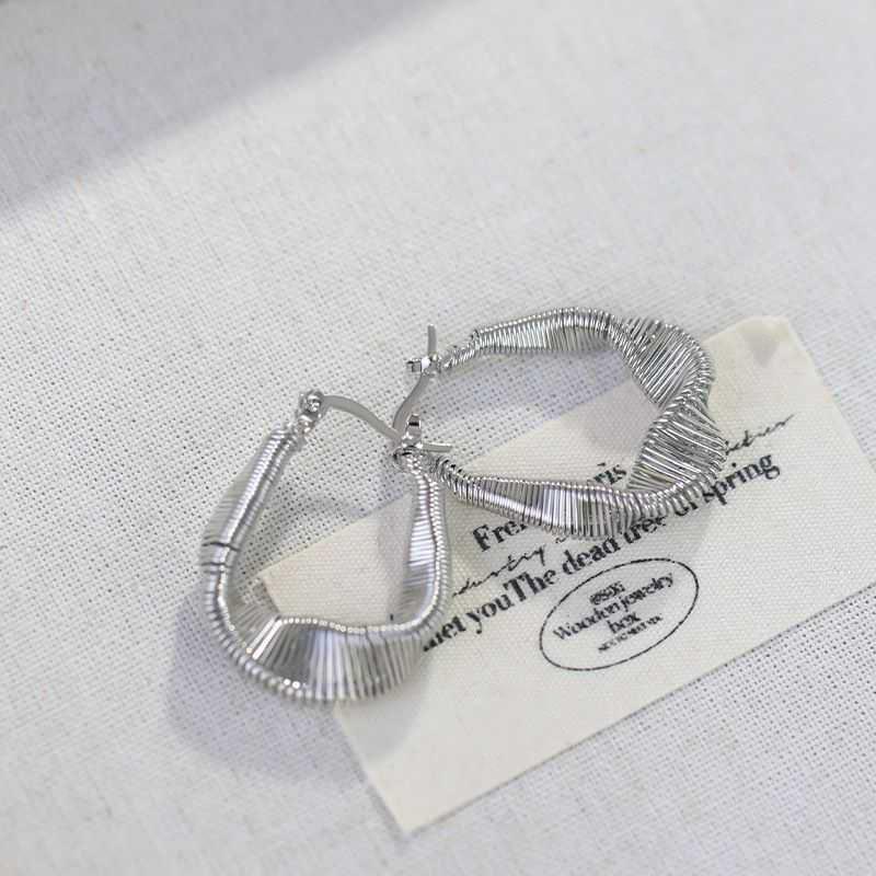 High-End European & American Style Plain Hoop Earrings for Women - Versatile, Lightweight, Luxurious, Large Circle Design