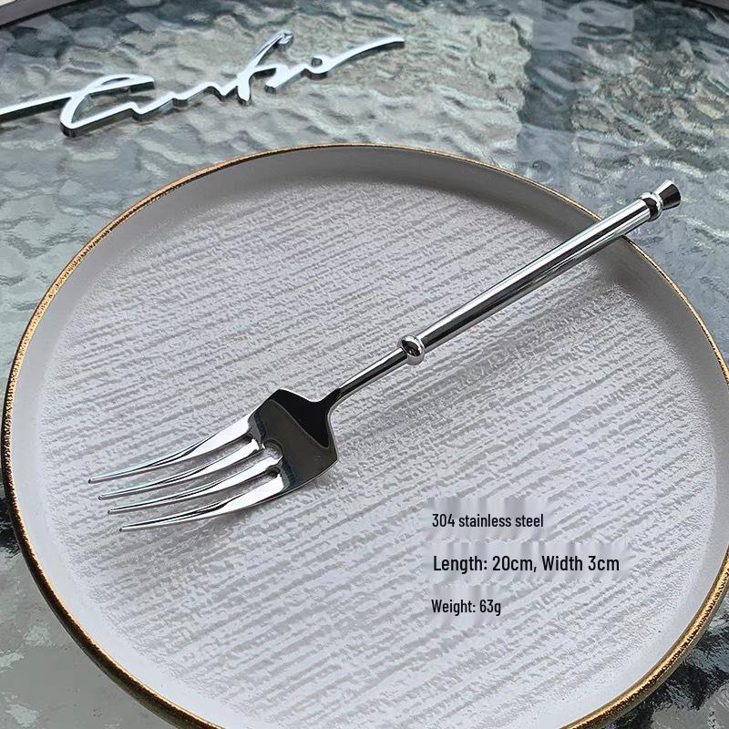 Elegant 304 Stainless Steel European Cutlery Set: Thickened Steak Knife, Fork, and Spoon for Hotel, Restaurant, or Home Use.