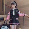 "Tailleur Gonna Trendy da Ragazza Stile College Coreano: Elegante Set Due Pezzi Cardigan con Lettere Color-Matching e Gonna Corta"
