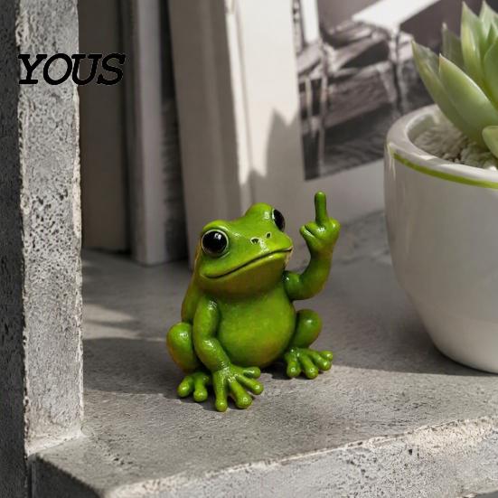 Miniature Resin Gorilla Ornaments Gorilla/Frog Figurine, Animal Ornament, Funny Gesture Statue Small Car Dashboard Accessories for Desktop Decor, Cute