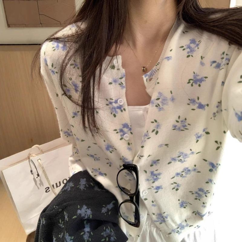 Small fresh floral knitted cardigan top women's autumn and winter new round neck design sense niche sweater jacket