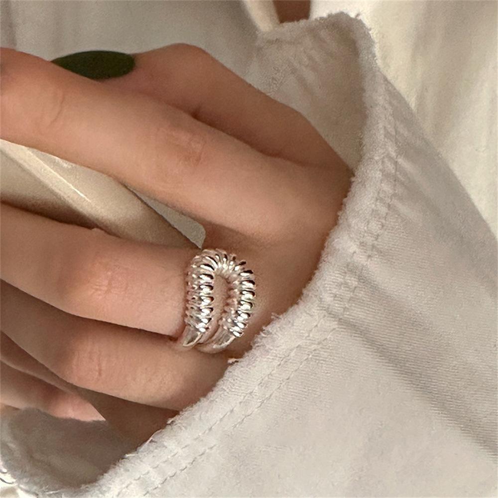 Korean version of winding paper clip ring ins cold wind fashion personality niche design simple open index finger ring