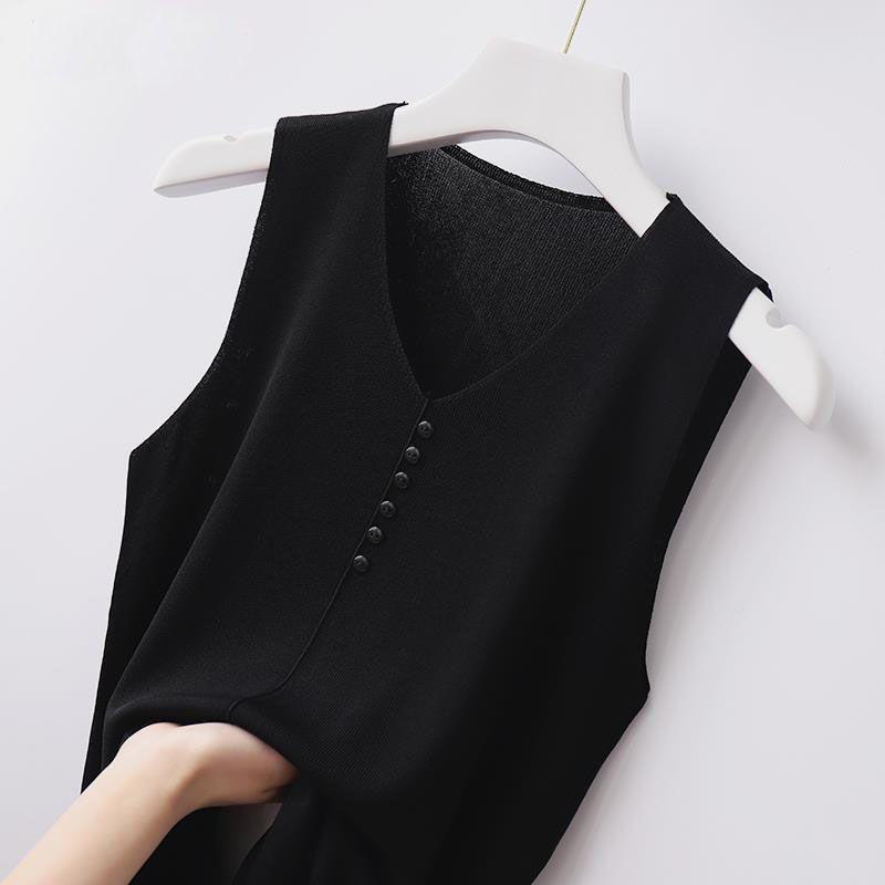 Women's Sleeveless V-Neck Buttoned Knit Top