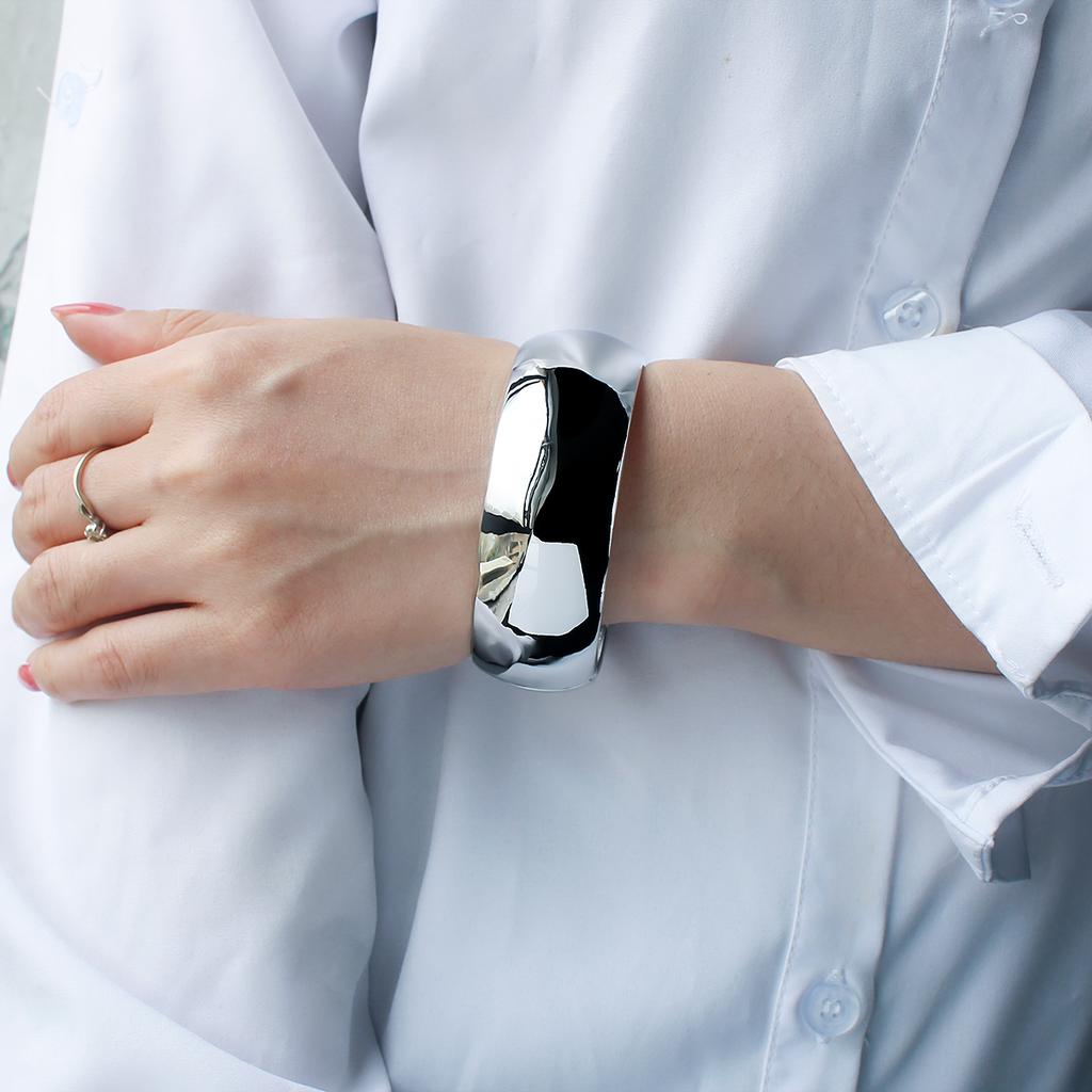 2026 New Arrival Fashion Classic Glossy Plain Ring Circle Bangle Exaggerated Funky Spring Open Metal Chunky Bracelet