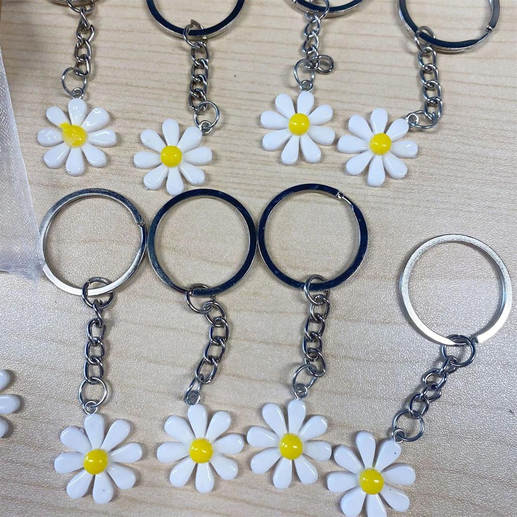 Pack of 30 Daisys Florals Keychains with Gratitudes Cards Handmade Party Favors Stylish Women Bag Key Hanging Ornament
