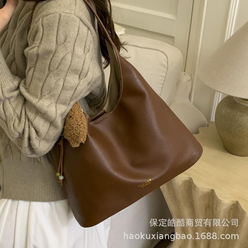 Retro Bag Women's Large Capacity 2025 New Autumn and Winter Simple Versatile Shoulder Bag Premium Texture Commuter Tote Bag