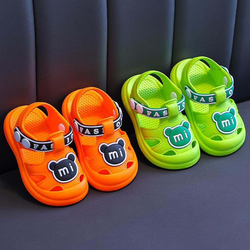 Children's New Summer Style Cartoon Closed-Toe Hole Sandals, Infant Anti-Slip Soft-Soled Sandals/Slippers for Toddlers and Young Children.