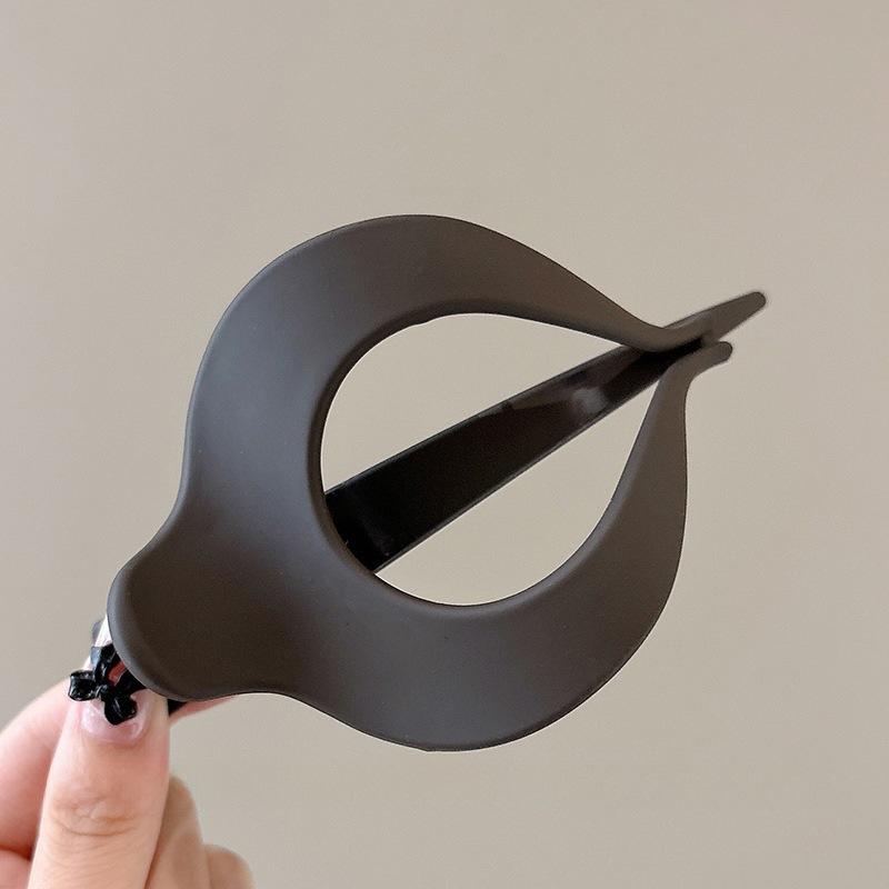 Fashion Plastic Duckbill Clip Hair Clip for Women Simple Solid Color Geometric Oval Hollow Temperament Hairpin Hair Accessories