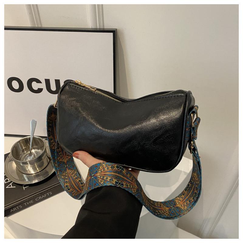 Niche Design Versatile Wide Shoulder Strap Messenger Bag Women's New Retro Fashion Shoulder Pillow Bag