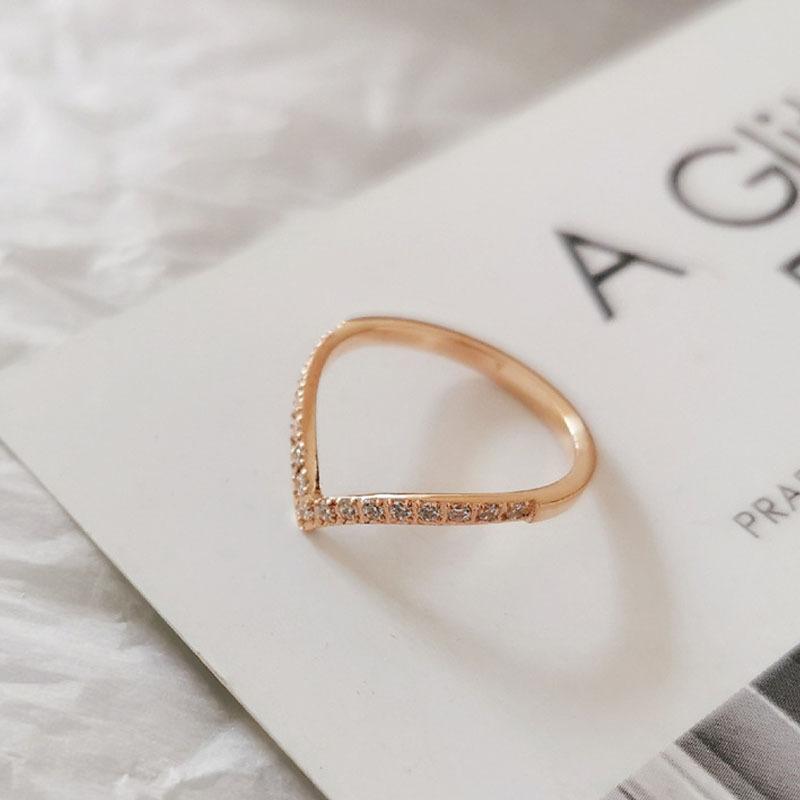 Elegant Heart Bow Titanium Steel Ring for Women Minimalist Round Circle Band Light Luxury Jewelry