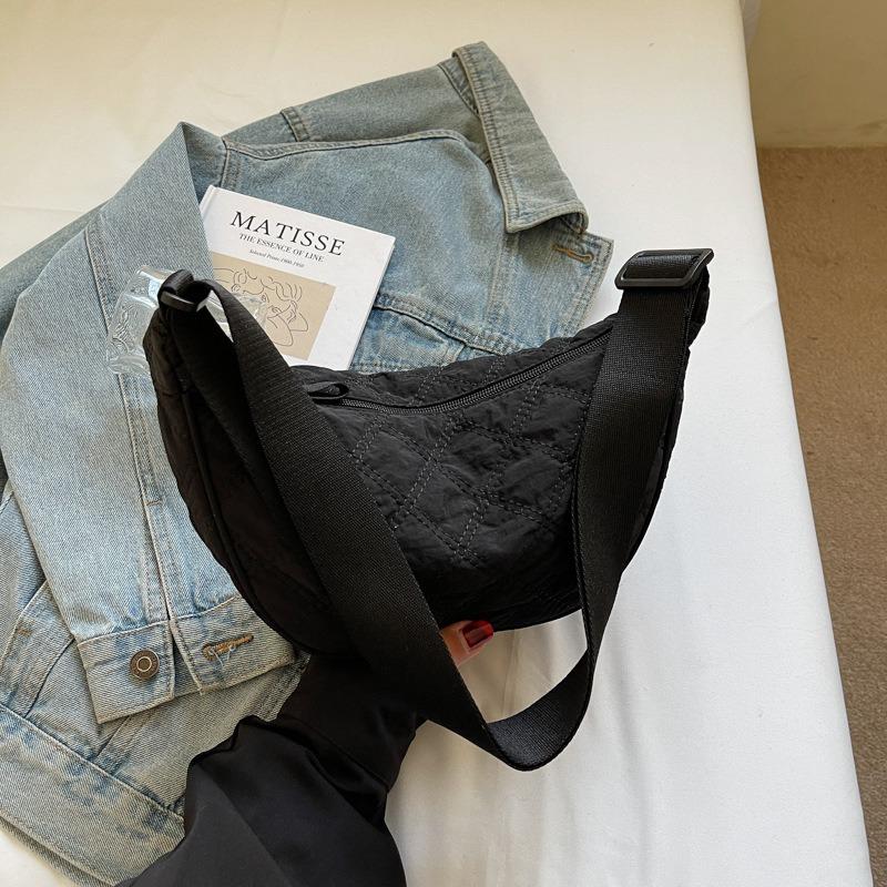 

Niche dumpling bag women s bag new spring leisure commuter croissant bag versatile canvas messenger bag чорний