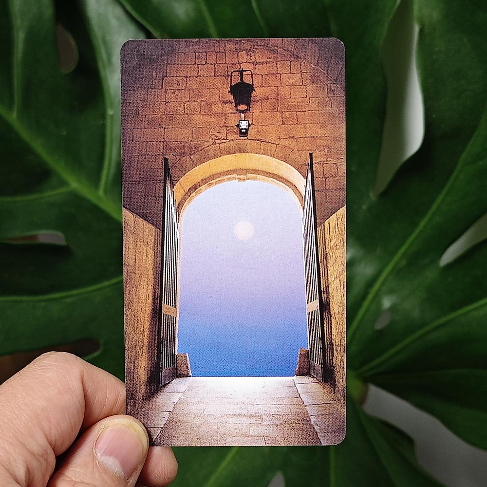 Divine Doors Oracle Deck 10.5*6cm Behind Every Door Lies Adventure, Mystery and Inspiration A 40-card Deck